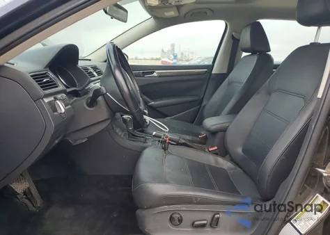 2016 Volkswagen Passat Se z USA, uszkodzony, nr VIN 1VWBS7A30GC024289